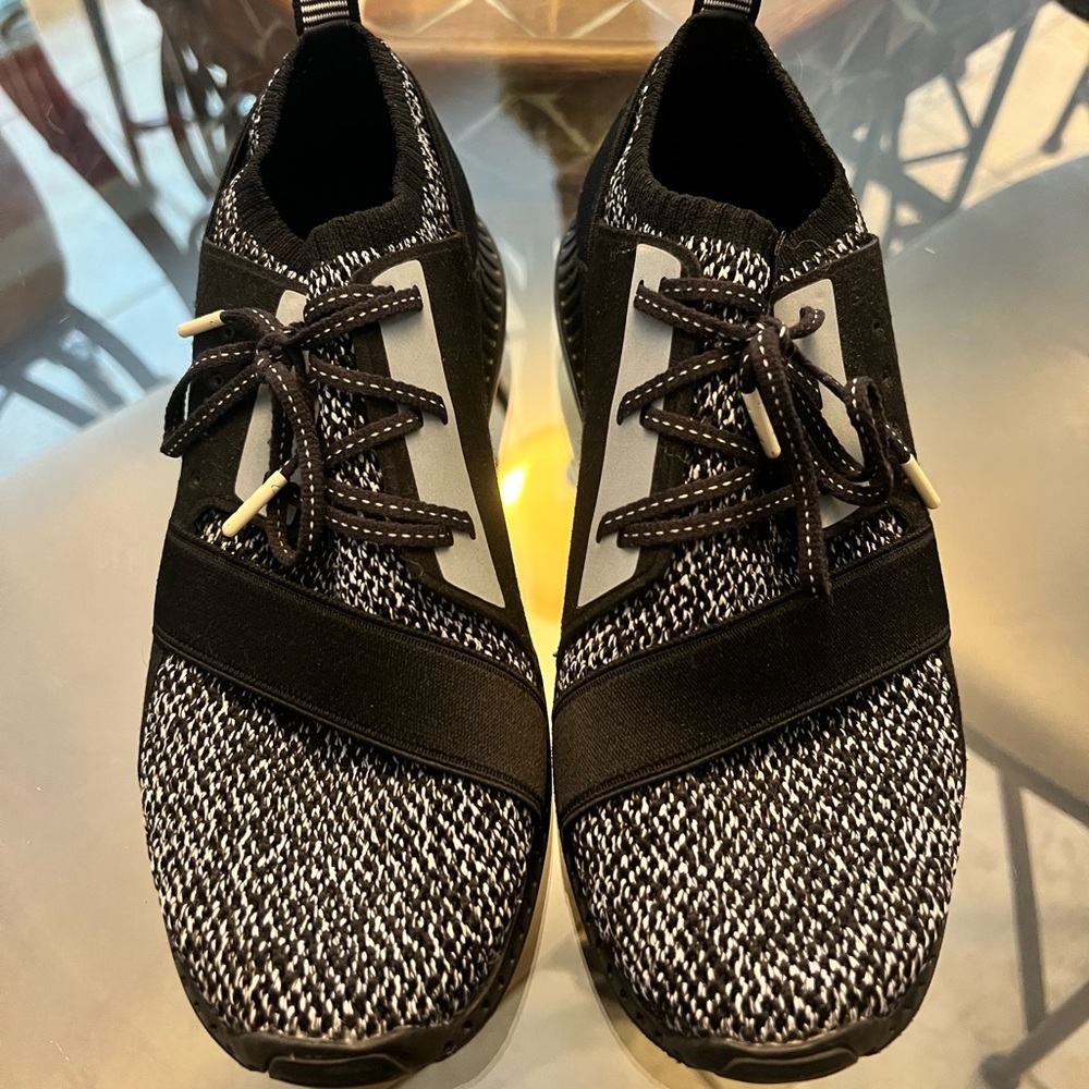 Under Armour Threadborne Shift Womens Shoes Size 6.5! Beautiful Black/White